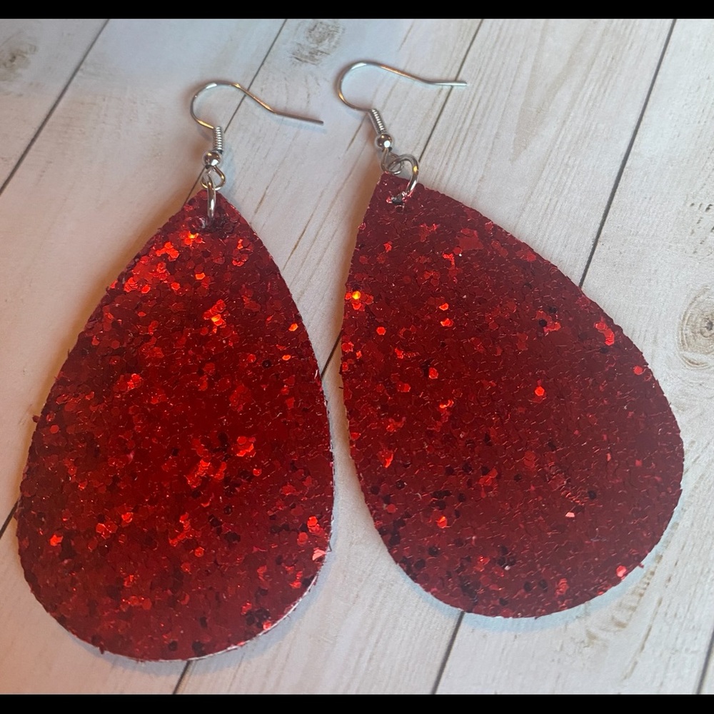 BRAND NEW TEAR DROP VALENTINE’s DAY EARRINGS